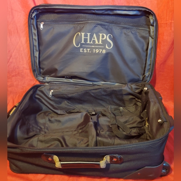 Black Chaps soft-shell rolling suitcase in perfect condition! - Picture 5 of 8
